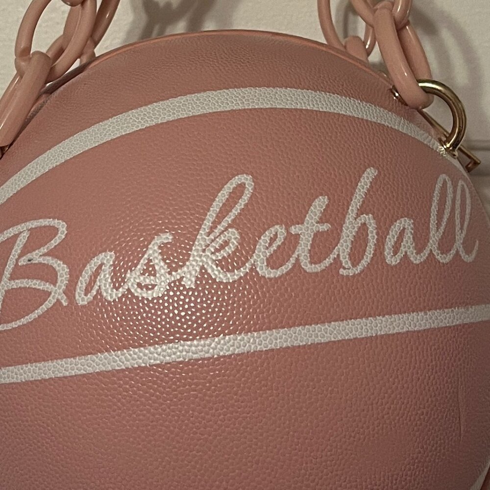 Adorable pink round basketball purse - Picture 7 of 10